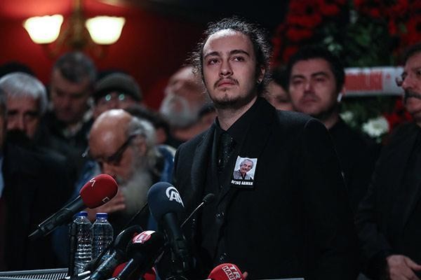 Xərçəngdən ölən aktyorla vida mərasimindən FOTOLAR